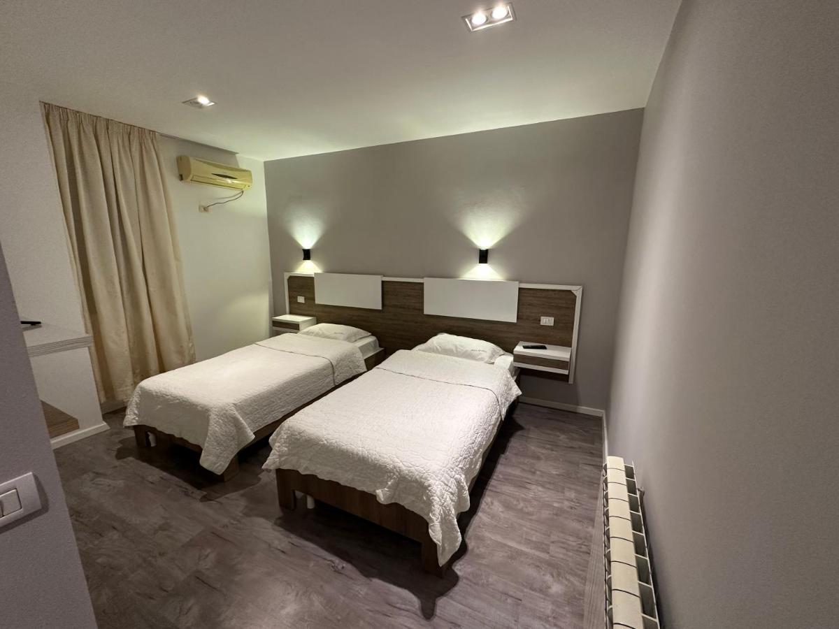 Hotel Gjallica Kukes Esterno foto